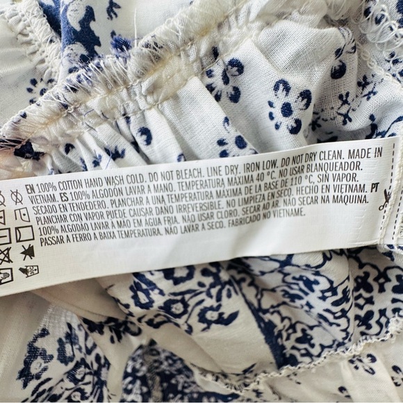 NWT Forever 21 Blue and White Patterned Blouse - Picture 6 of 6